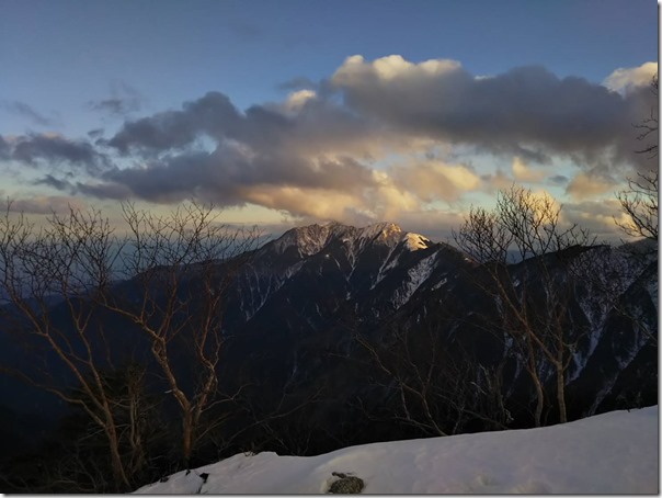 雪の甲斐駒ヶ岳からの眺望